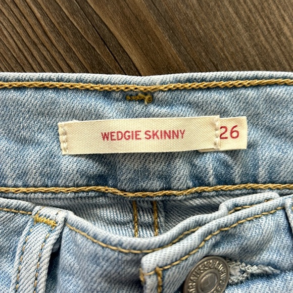 Levi’s Wedgies - Picture 3 of 3